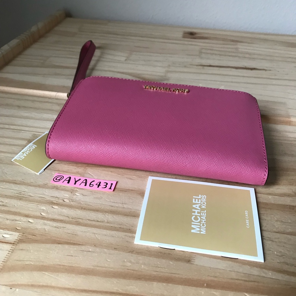 Michael Kors wallet🎈🎈 - Picture 4 of 8
